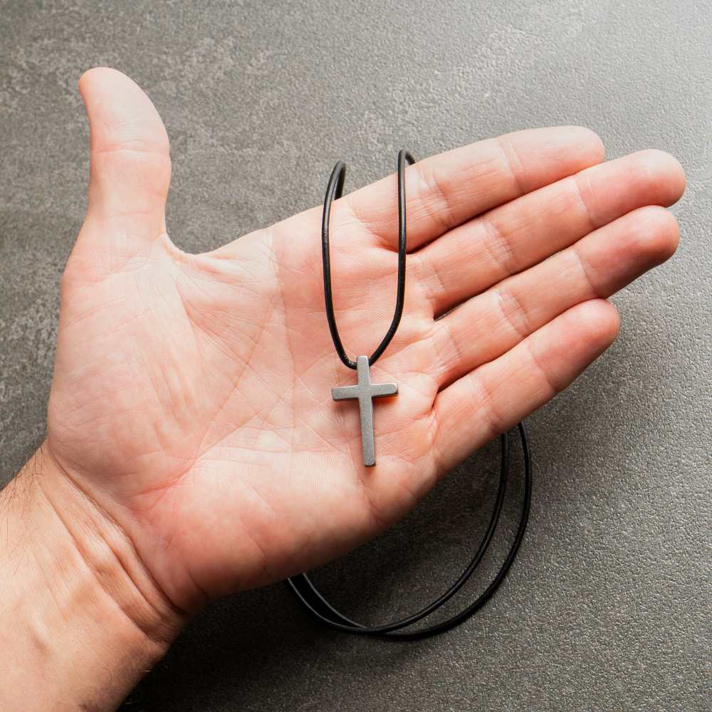 ALPENWOLF Halskette Kreuz – schwarze Lederkette mit Edelstahl-Kreuz