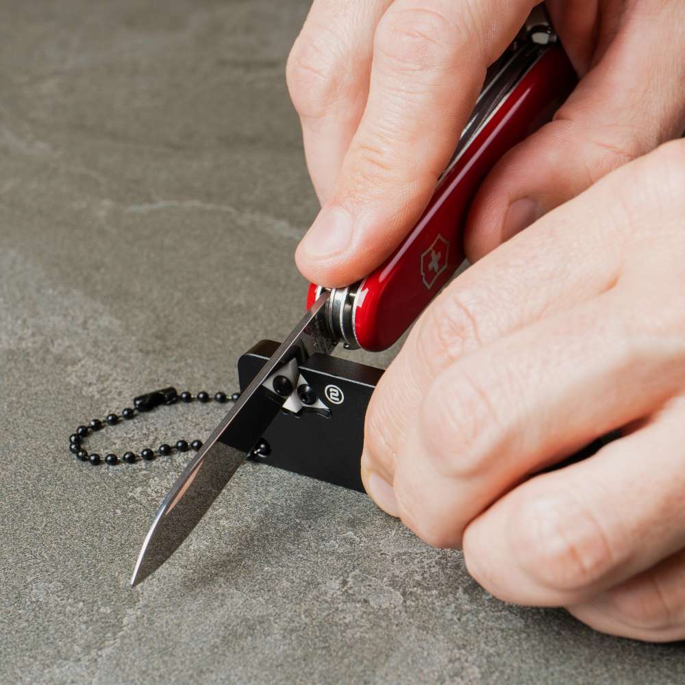 ALPENWOLF Messerschärfer – 2-Stufen Pocket Sharpener für unterwegs