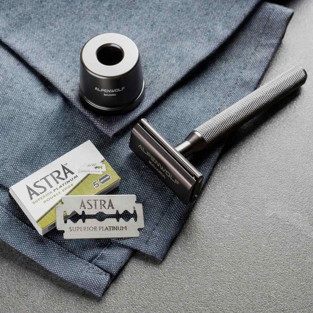 Rasur Geschenkset – ALPENWOLF Hobel mit Halterung