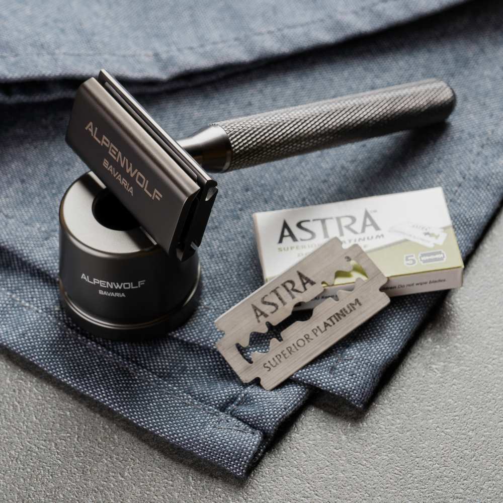 Rasur Geschenkset – ALPENWOLF Hobel mit Halterung